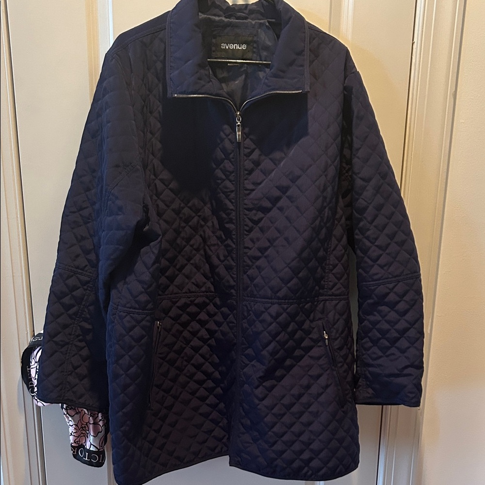 Avenue Diamond Quilted Lightweight Jacket Womens Plus Size 26/28